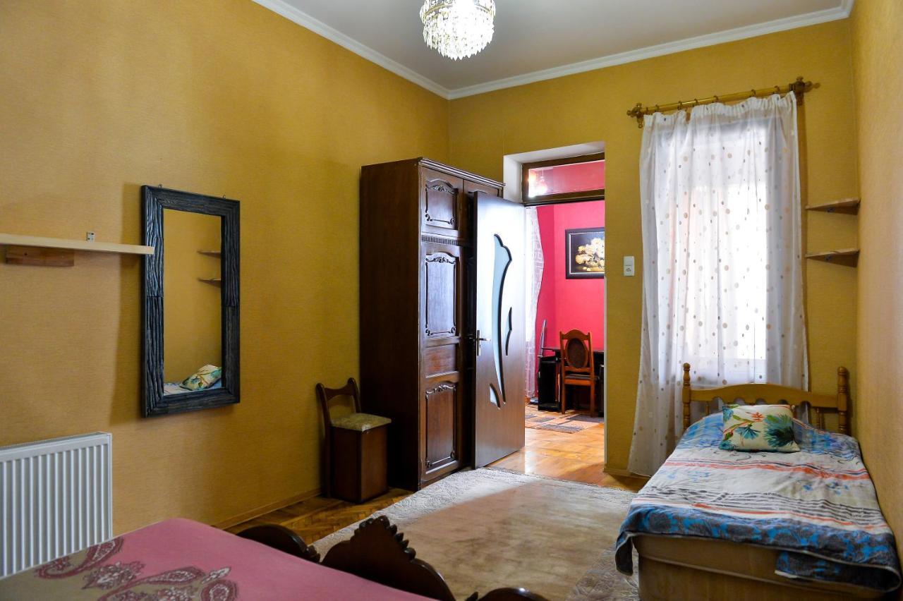 Ok. Bed & Breakfast Kutaisi Bagian luar foto
